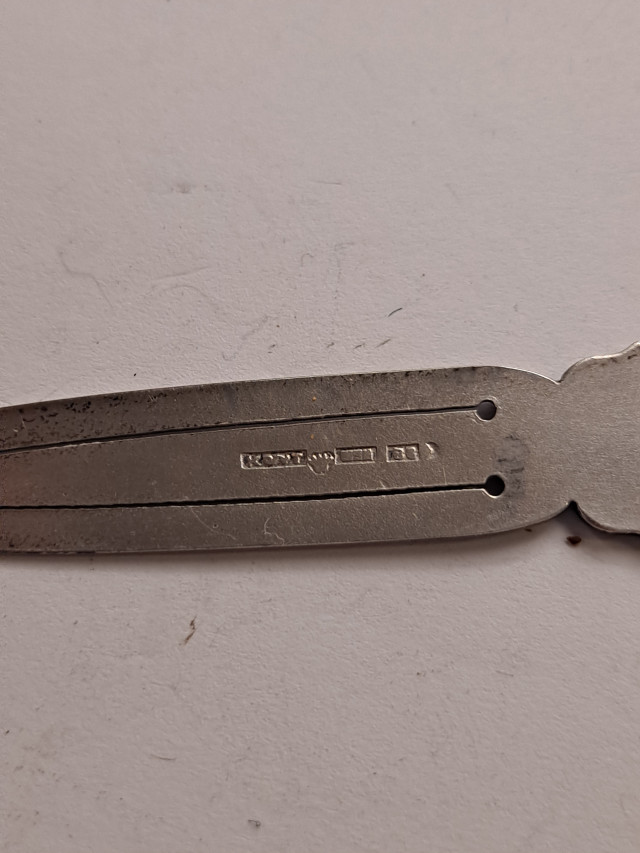 Hopeinen Kirjanmerkki