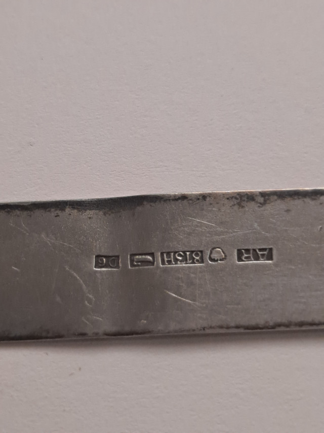 Hopeinen Paperiveitsi