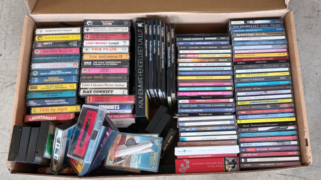 Kasetteja ja cd-levyjä
