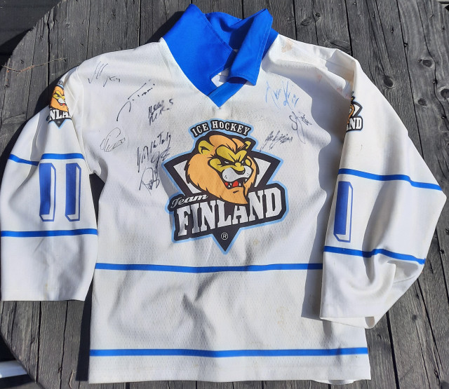 Fanipaita Koivu useita nimikirjoituksia