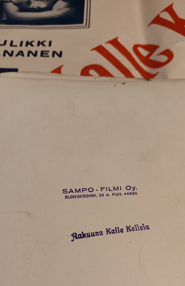 Julisteet ja valokuvia Kalle Kollola elokuvasta.