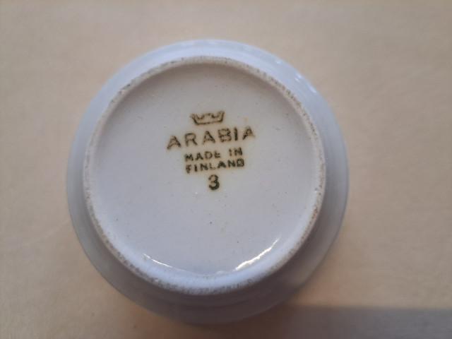 Pieni keramiikkaastia Arabia