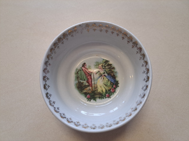 Pieni keramiikkaastia Arabia