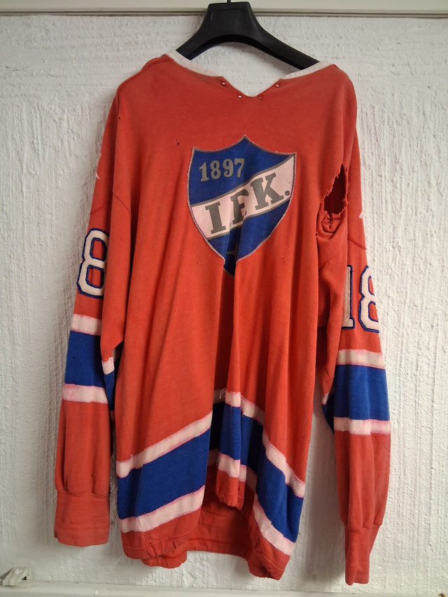 Pelipaita HIFK,Hexi Riihirannan ensimmäinen pelattu IFK pelipaita #18