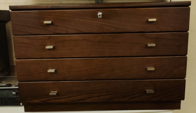 Lipasto koko. Leveys 90cm,korkeus 60cm ja syvyys 50cm