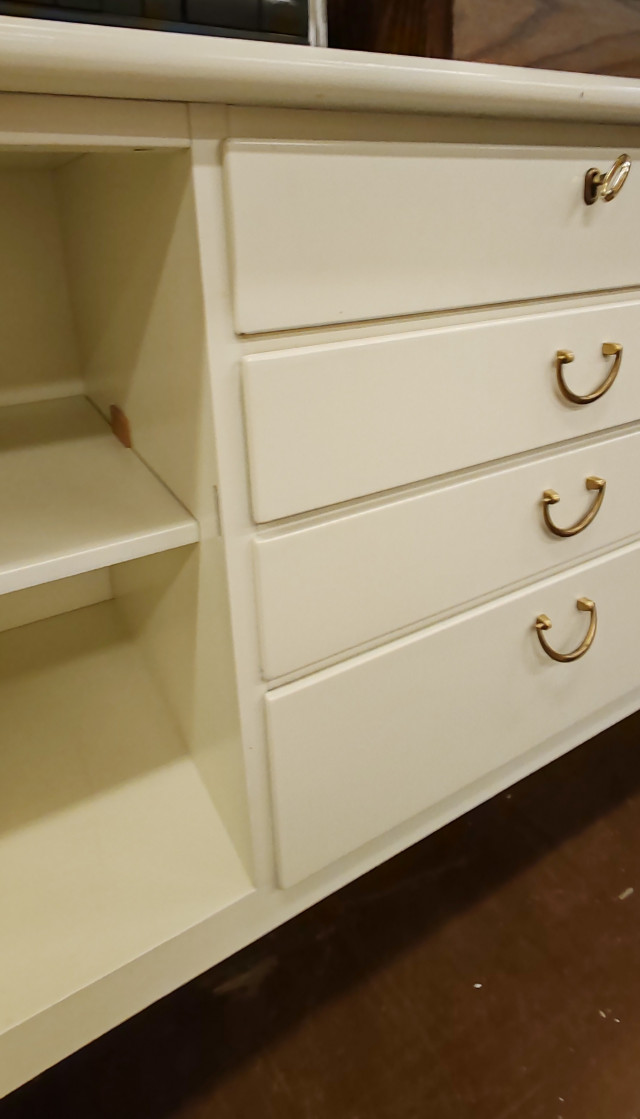 Lipasto. Leveys 140cm,korkeus 80cm ja syvyys 50cm