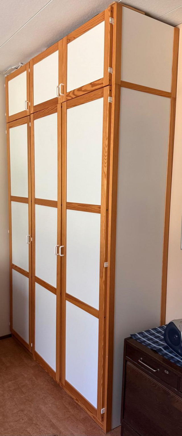 Lundian kaapisto. Kork. 249cm, leveys 154cm ja syvyys 52cm