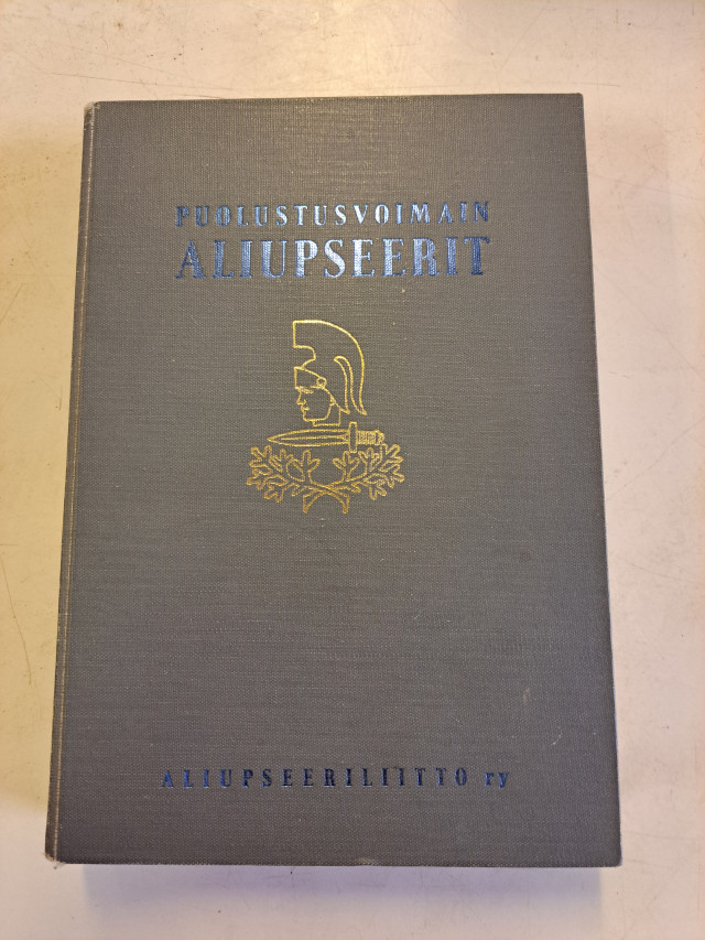 Puolustusvoimain aliupseerit- kirja