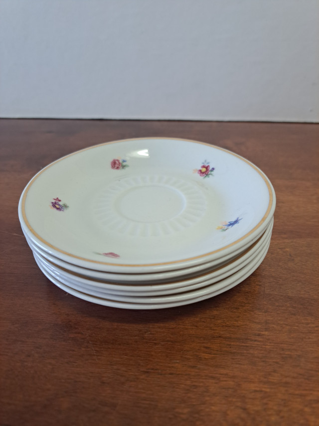 Kauniit kukkalautaset posliinia (Made in Finland) 6 kpl