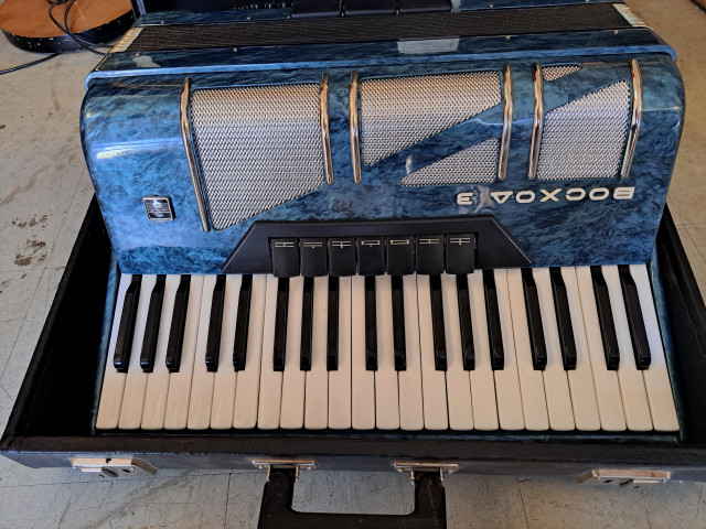 Venäläinen pianoharmonikka+laukku