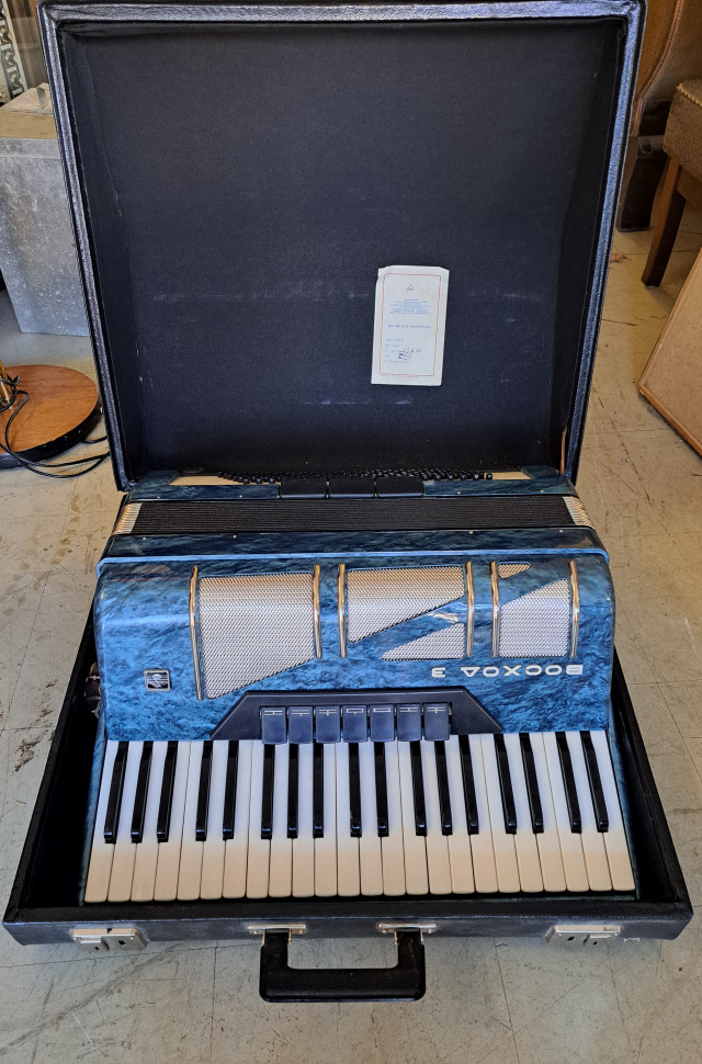Venäläinen pianoharmonikka+laukku