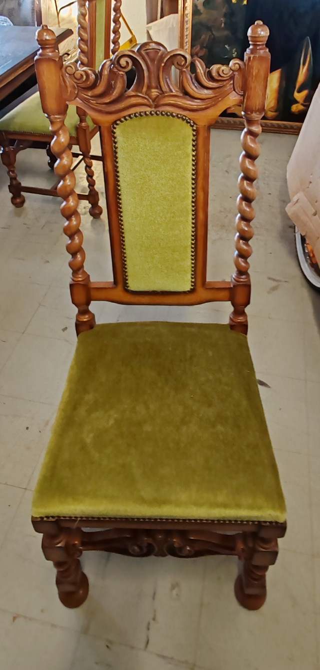 Ruokailuryhmä. Pöytä ja 6 tuolia. Pöydän koko 170cm*98cm
