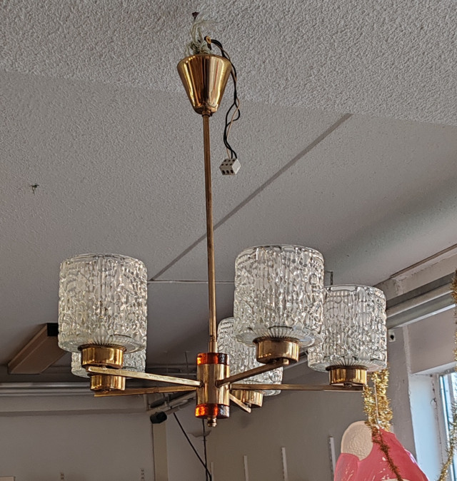 Valaisin. Leveys 50cm ja korkeus 70cm