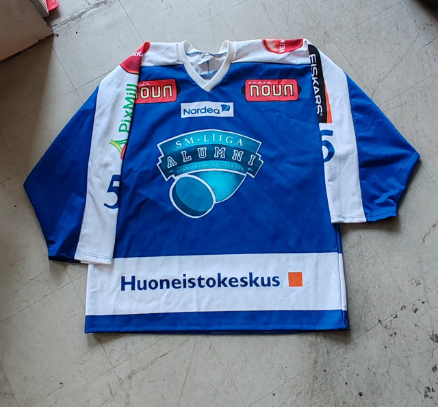 Hexi Riihirannan käyttämä pelipaita alumnipelissä.