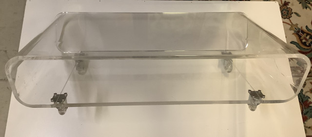 Design Plexipöytä