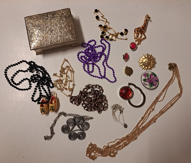 Japanilainen korurasia+koruja