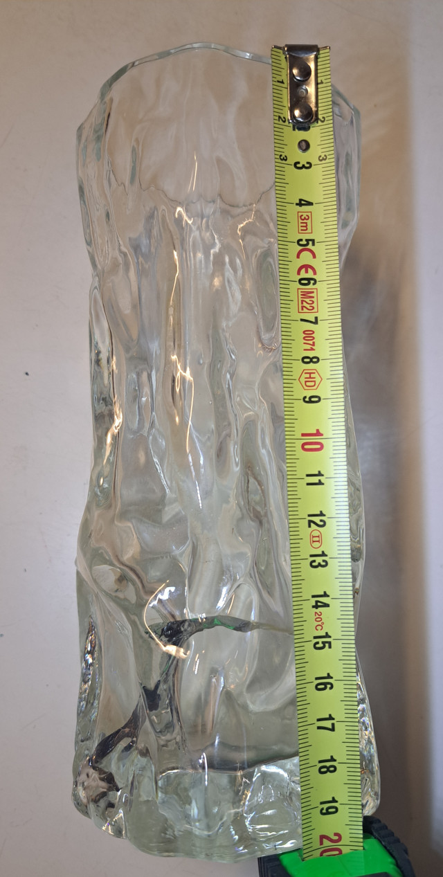 Maljakko signeerauksella Tauno Wirkkala