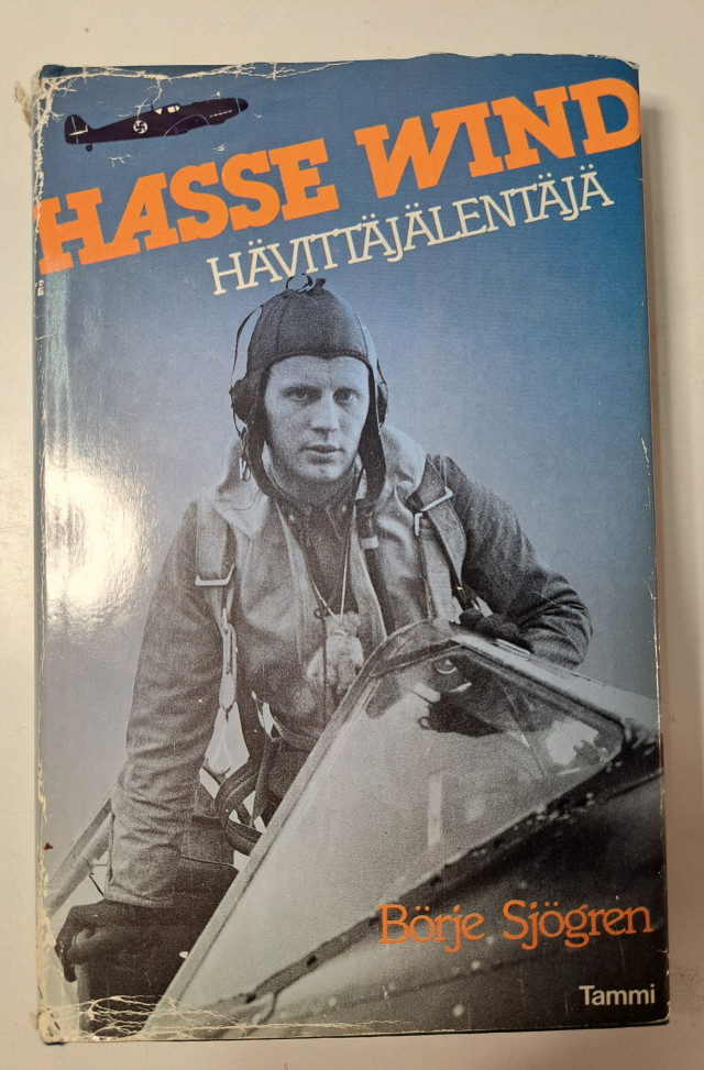 Hävittäjälentäjä Hasse Wind kirja signeerauksella