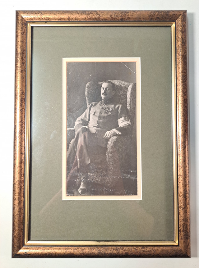 MANNERHEIM valokuvataulu, Mannerheimin omalla nimikirjoituksella ja saatetekstillä