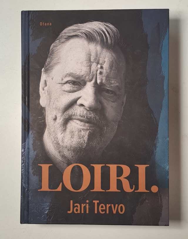 Vesa-Matti Loiri elämänkertateos signeerauksella