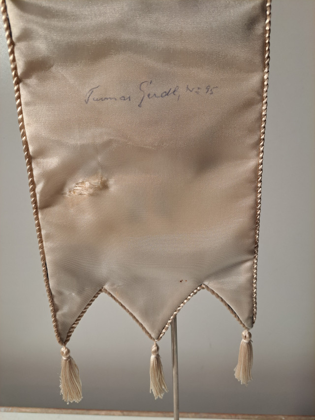 Viirin saanut Mannerheimin Ristin ritari Unto Oksala, ritari Tuomas Gerdtin nimikirjoitus takana + muuta oheismateriaalia