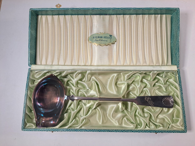 Iso kastikekauha alpakkaa