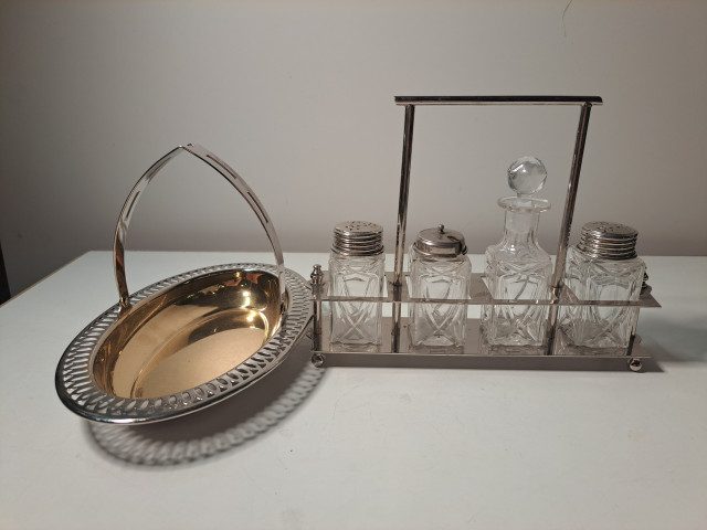 Sirotin setti ja tarjoiluastia