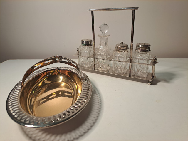 Sirotin setti ja tarjoiluastia