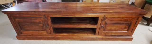 Akaasiapuinen Tv-taso