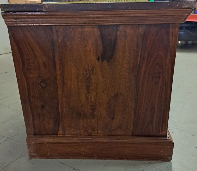 Akaasiapuinen Tv-taso