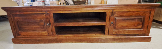 Akaasiapuinen Tv-taso