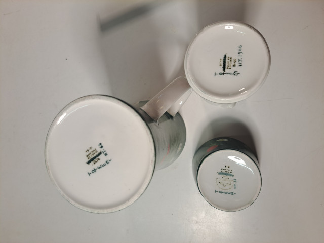 Arabian astioita, taiteilijan maalaama "Toteemi"