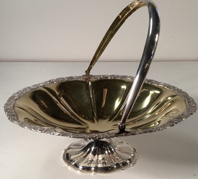 Tarjoiluastia, hopeaa