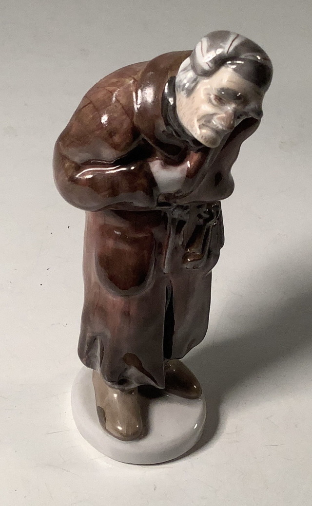 Posliinipatsas Lomonosov  korkeus 14 cm