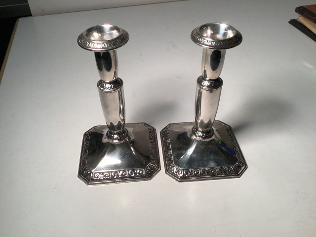 Kynttilänjalat, hopeaa