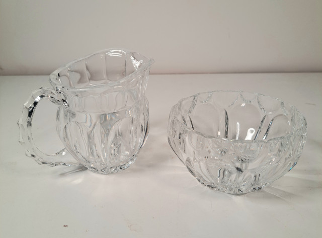 Kristalliset sokerikko ja kermakko