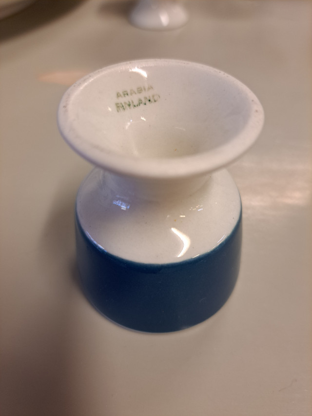 Arabian keramiikkaa, munakupit&kuppi+tassi