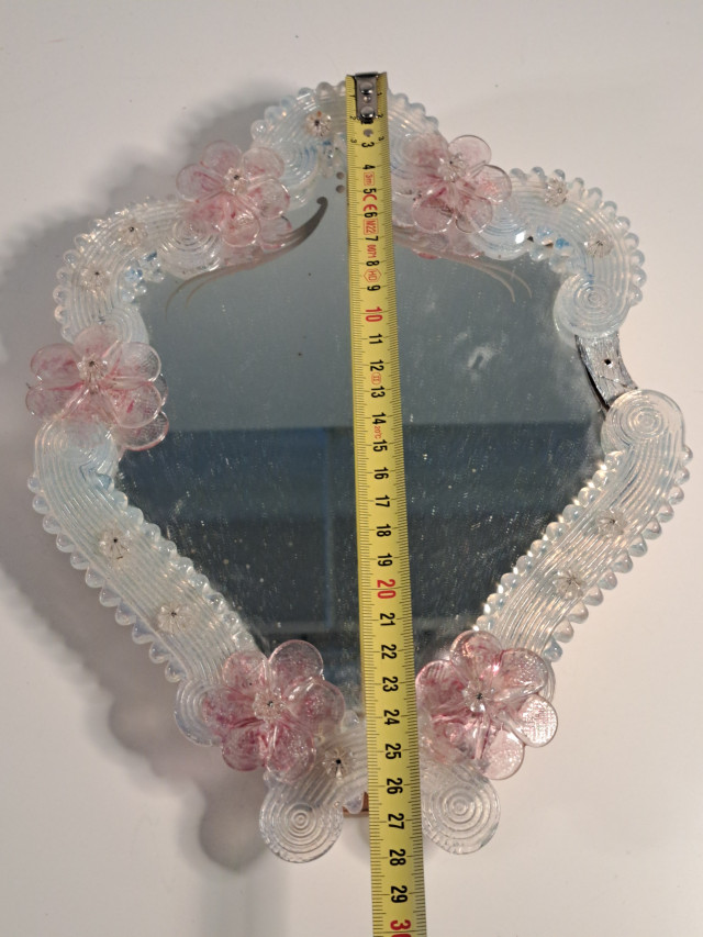 Peilit koristeellisilla kehyksillä