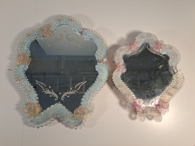 Peilit koristeellisilla kehyksillä