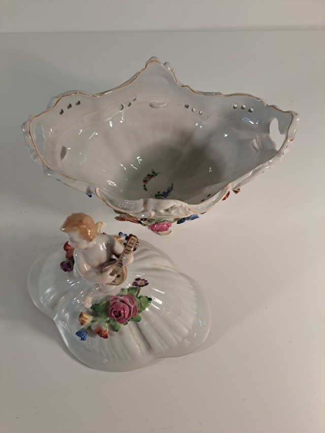 VON SCHIERHOLZ Germany,Kannellinen posliiniastia pituus 26cm