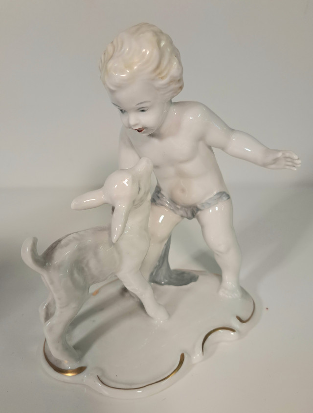 Posliinifiguuri poika ja karitsa