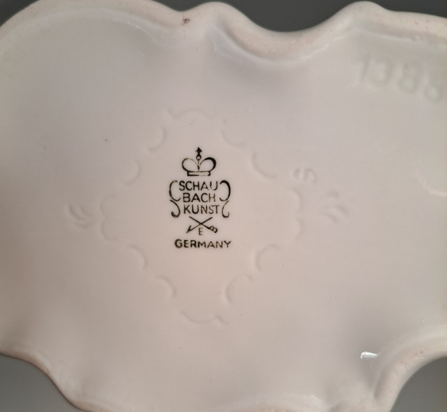 Posliinifiguuri poika ja karitsa