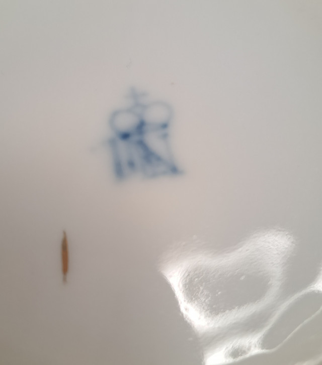 Kannellinen keraaminen astia