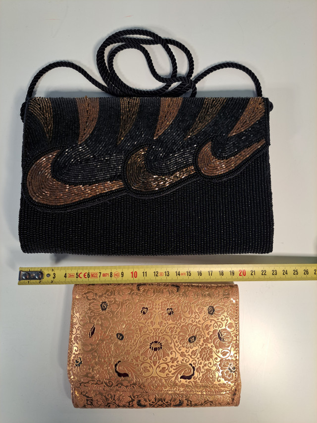 Helmikirjailtu iltalaukku+pussukka