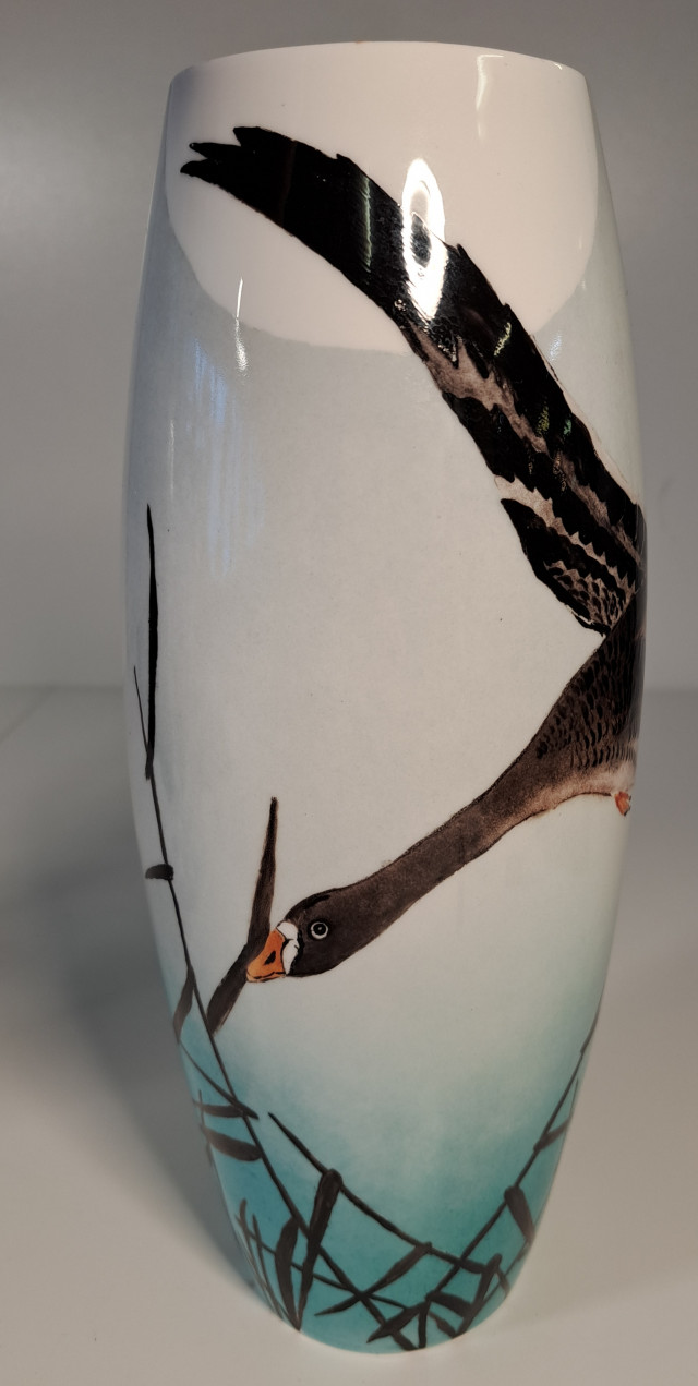 Korkea taidemaljakko