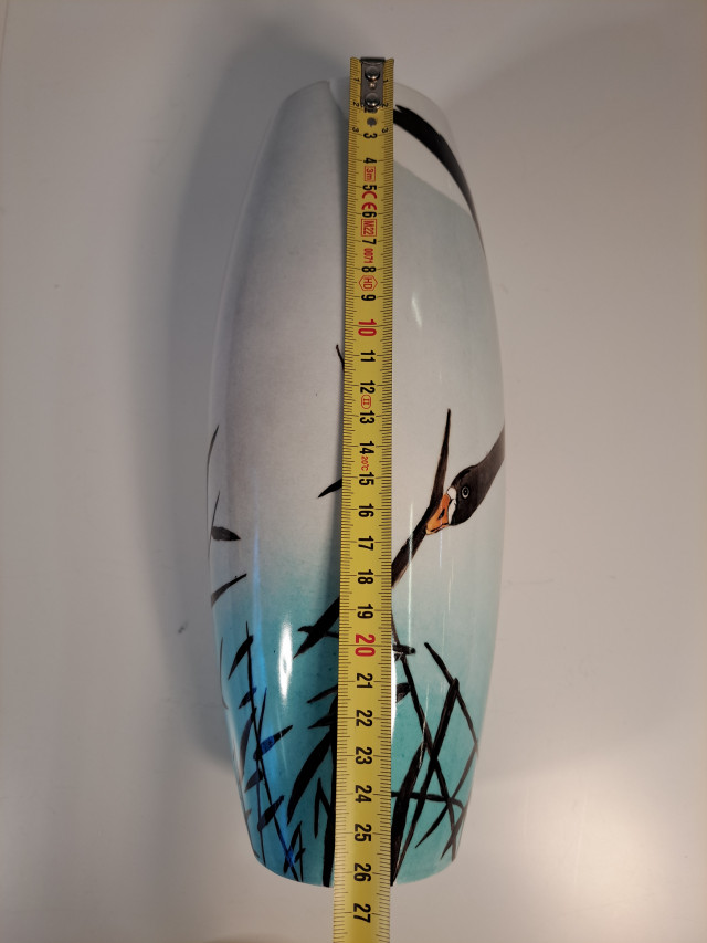 Korkea taidemaljakko