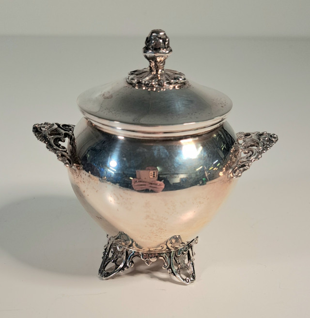 Hopeinen sokeriastia