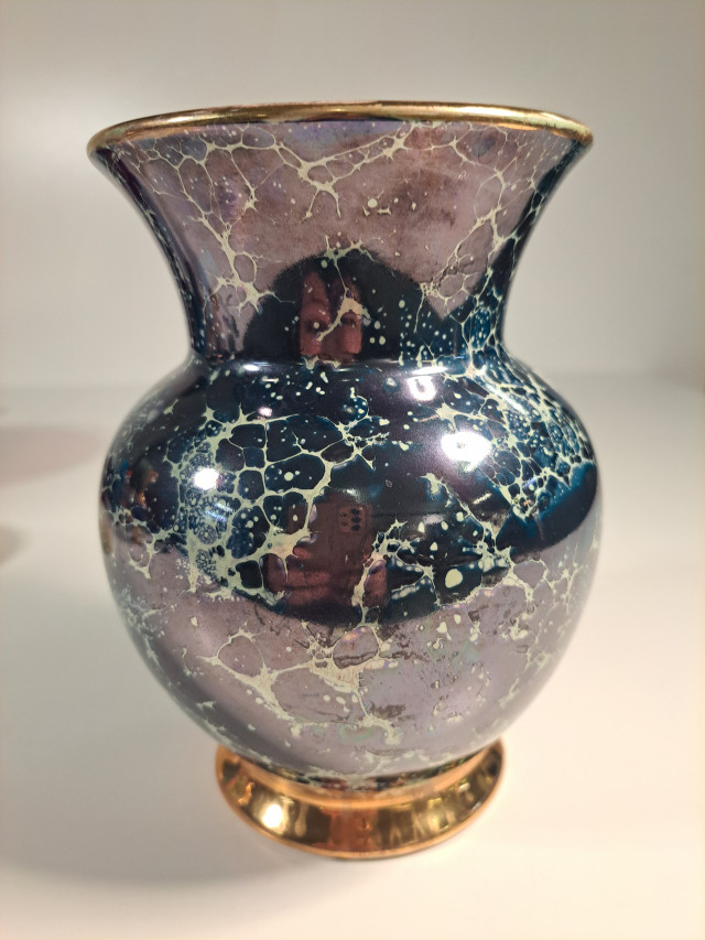 Maljakko kultauksilla