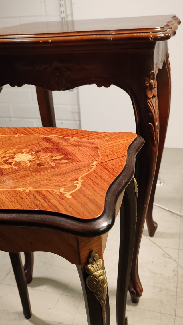 Sarjapöydät korkeus 68cm ja 52cm