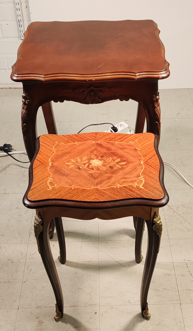 Sarjapöydät korkeus 68cm ja 52cm